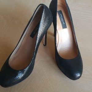 Ann Taylor Black Lizard Perfect Pump leather heal